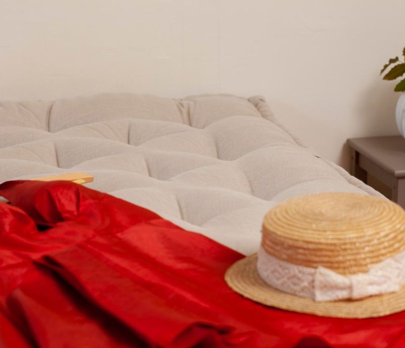 Le lit traditionnel permet un couchage souple et moelleux